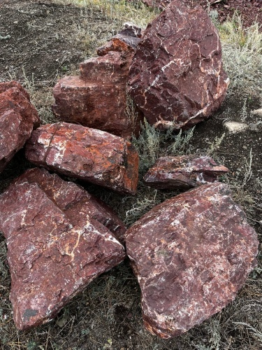 Ландшафтные глыбы красно-фиолетовые 200-1000 килограмм купить в Обнинску