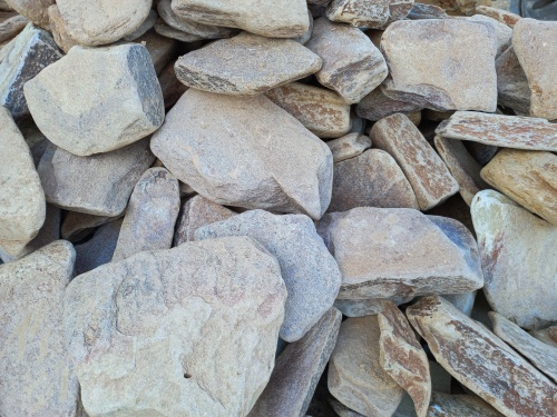 Златолит жёлтый, жёлто-зелёный глыбки и валуны для ланшафтного дизайна купить в Обнинску