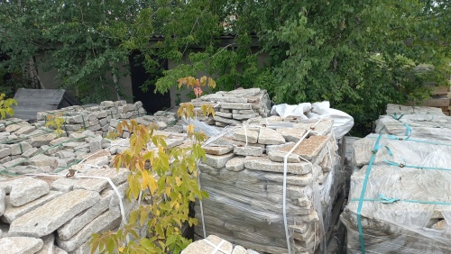 Плитняк галтованный гранитный для ландшафтного дизайна купить в Обнинску