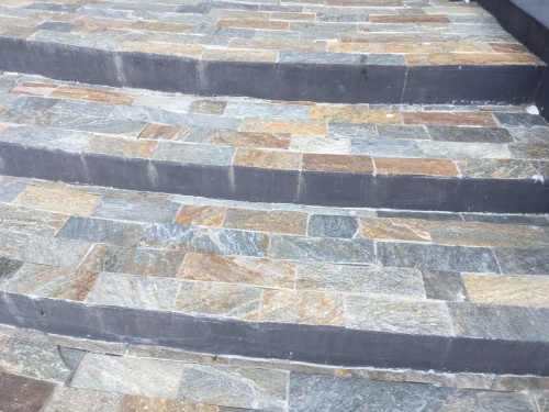 Плитка из Златолита Уральского для лестницы купить в Обнинску