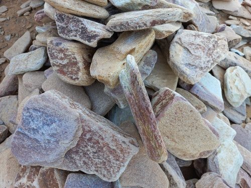 Златолит жёлтый, жёлто-зелёный глыбки и валуны для ланшафтного дизайна купить в Обнинску