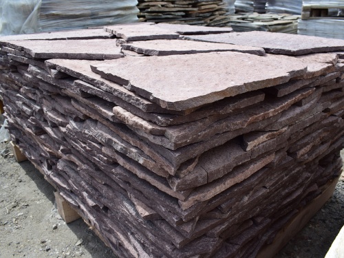 Плитняк лемезит бордовый для облицовки цоколя 20-25 мм  купить в Обнинску