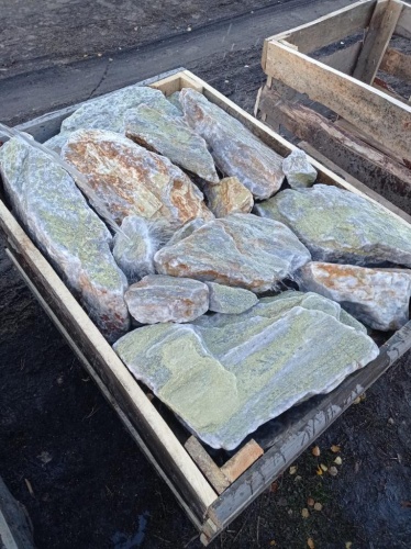 Златолит жёлтый, жёлто-зелёный глыбки и валуны для ланшафтного дизайна купить в Обнинску