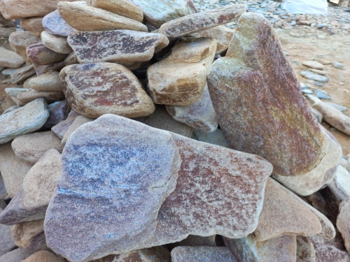 Златолит жёлтый, жёлто-зелёный глыбки и валуны для ланшафтного дизайна купить в Обнинску