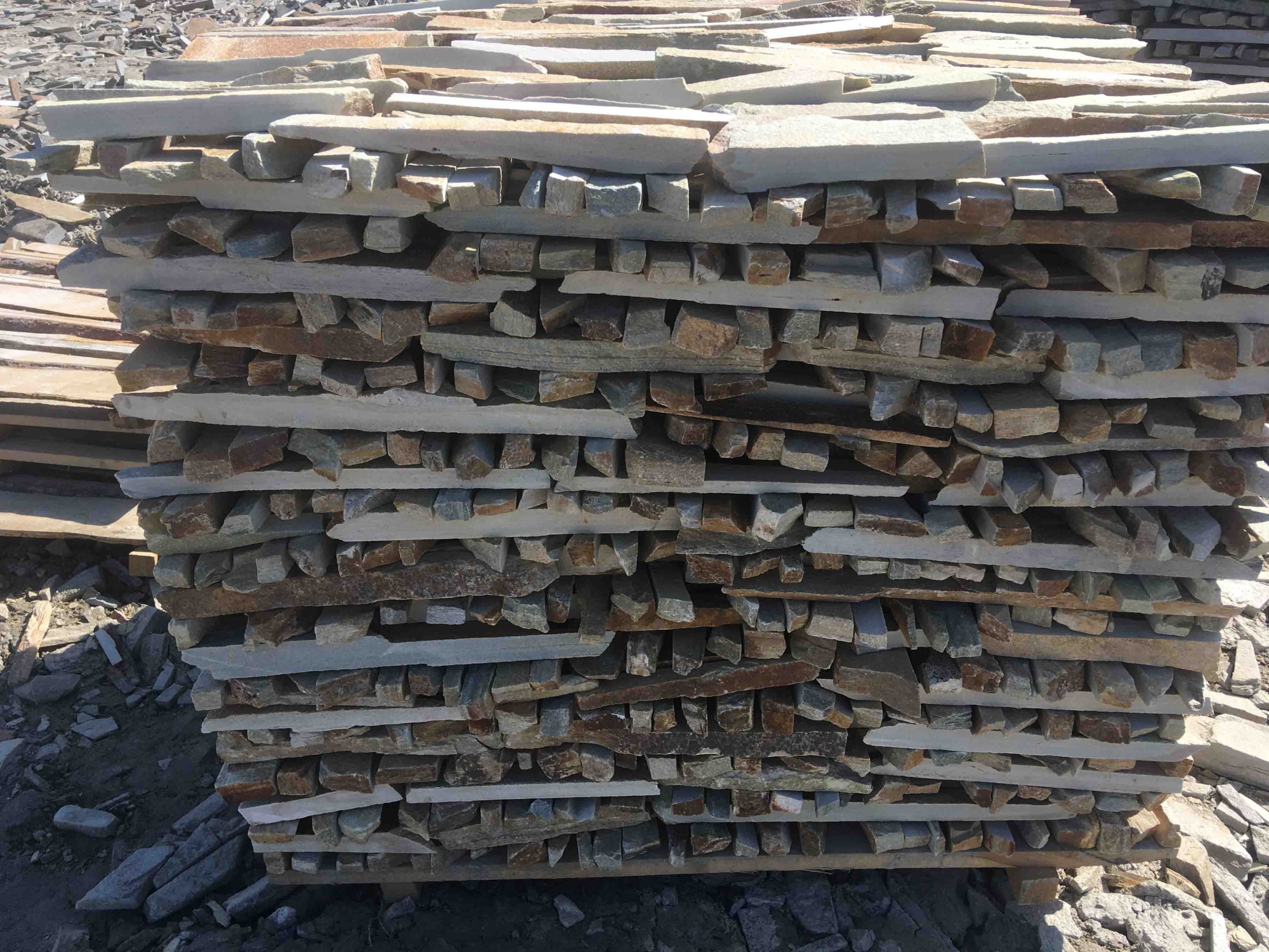 Горбушка златолит золотистый для облицовки купить в Обнинску