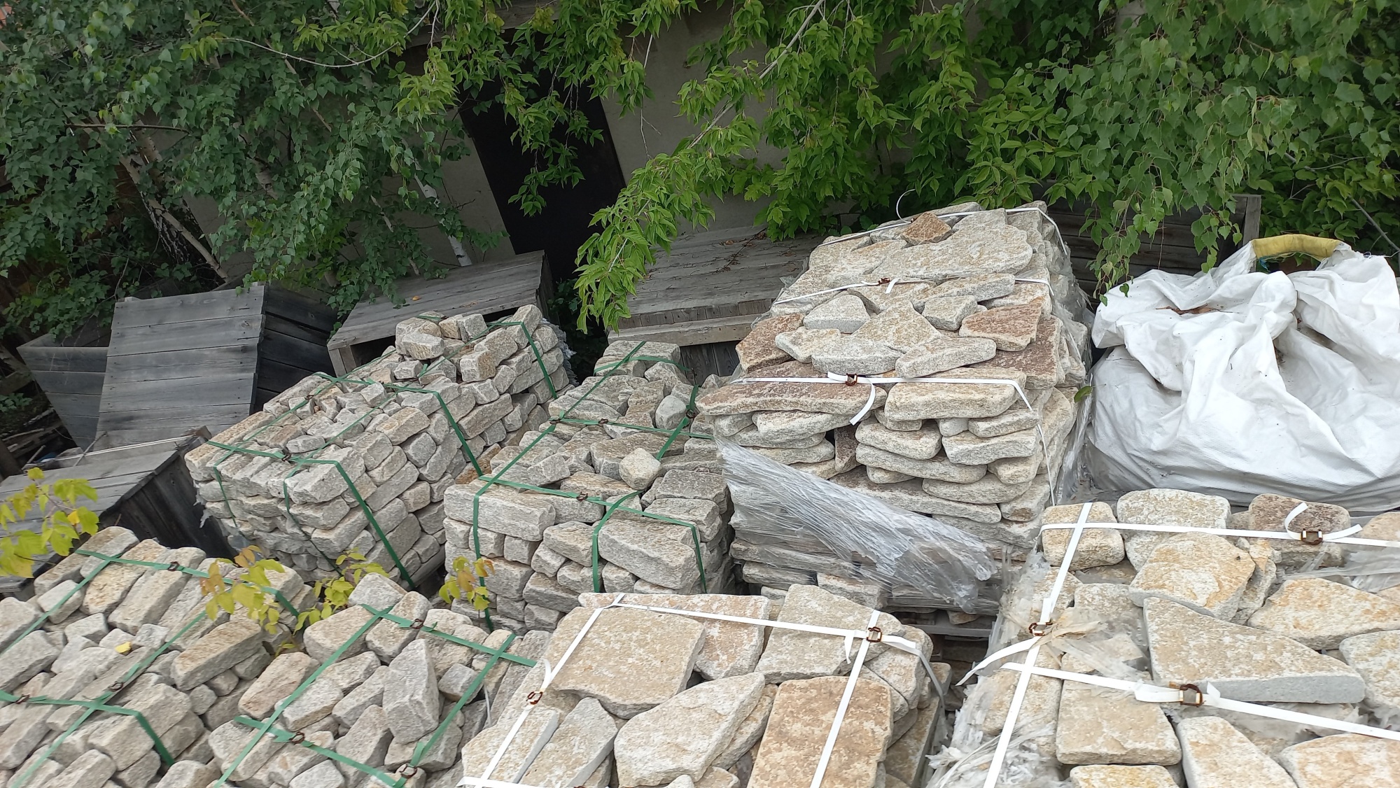 Плитняк гранитный галтованный купить в Обнинску