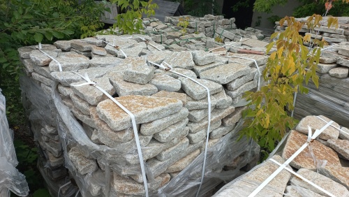 Гранитный плитняк галтованный для парковки купить в Обнинску