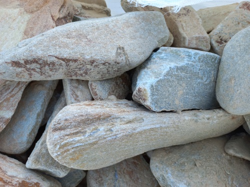 Златолит жёлтый, жёлто-зелёный глыбки и валуны для ланшафтного дизайна купить в Обнинску