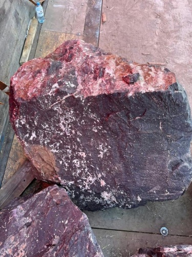 Камни для ландшафтного дизайна красно-фиолетовые 10-60 килограмм купить в Обнинску