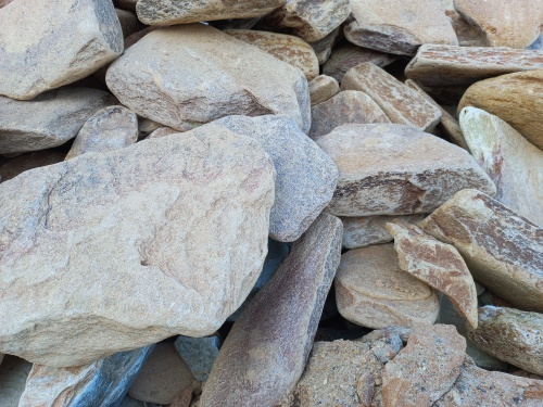 Златолит жёлтый, жёлто-зелёный глыбки и валуны для ланшафтного дизайна купить в Обнинску