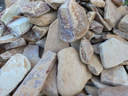 Златолит жёлтый, жёлто-зелёный глыбки и валуны для ланшафтного дизайна купить в Обнинску