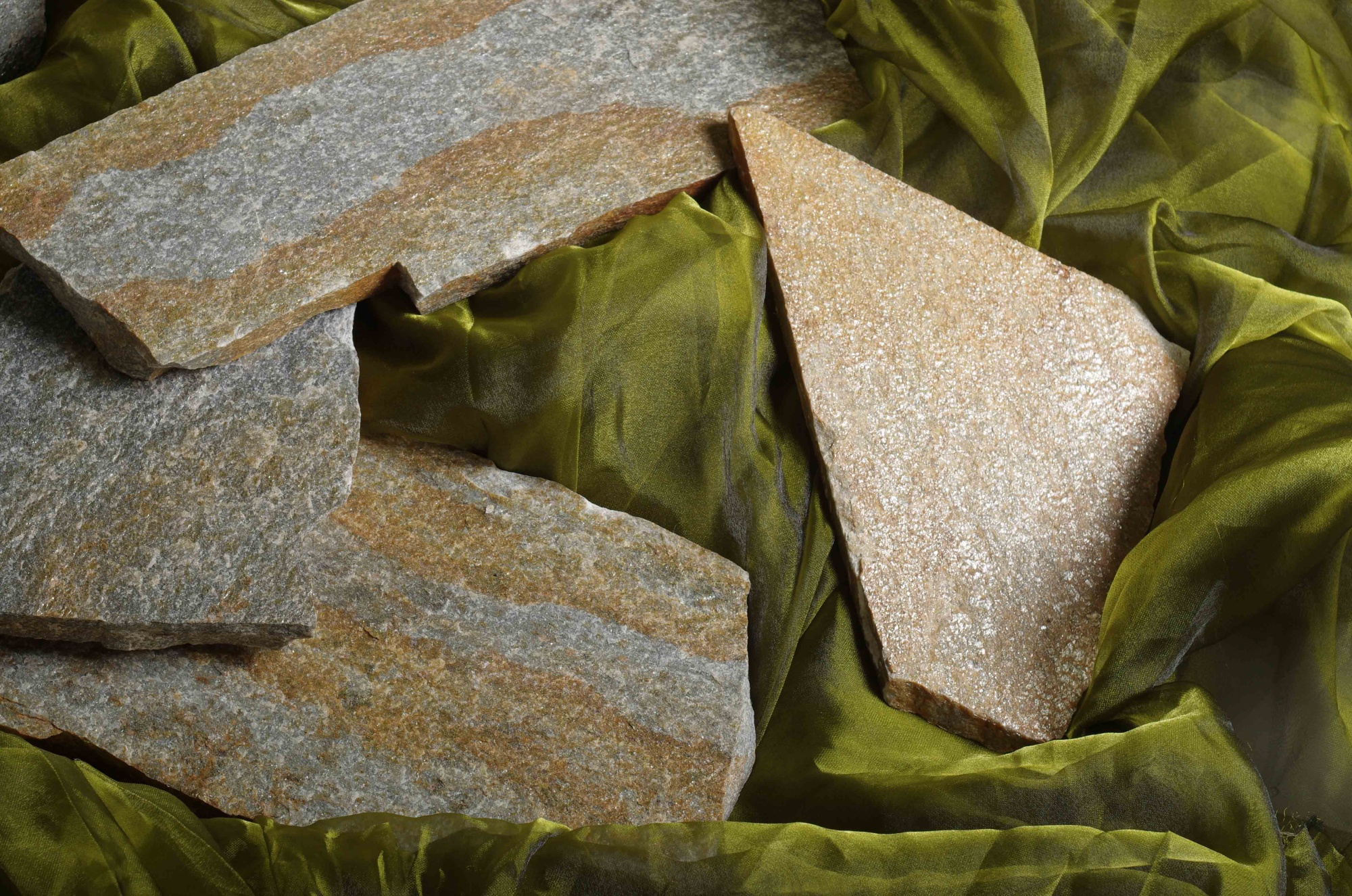 Плитняк златолит Уральский  для фасада купить в Обнинску