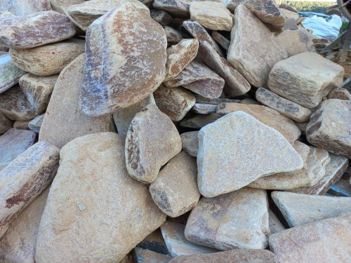 Златолит жёлтый, жёлто-зелёный глыбки и валуны для ланшафтного дизайна купить в Обнинску