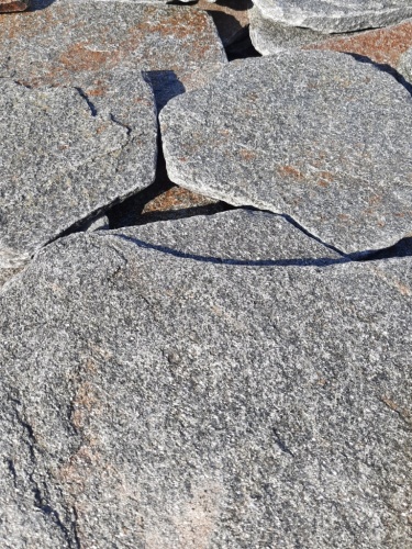 Златолит серебристый галтованный для лестниц купить в Обнинску