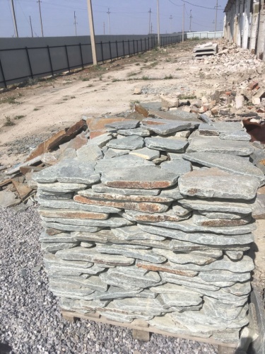 Златолит серебристый галтованный для лестниц купить в Обнинску