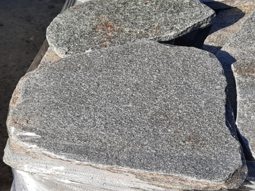 Златолит серебристый галтованный для лестниц купить в Обнинску