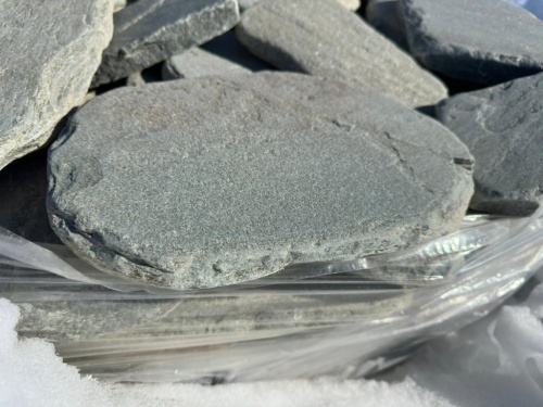 Плитняк златолит зелёный галтованный для мощения на бетон купить в Обнинску