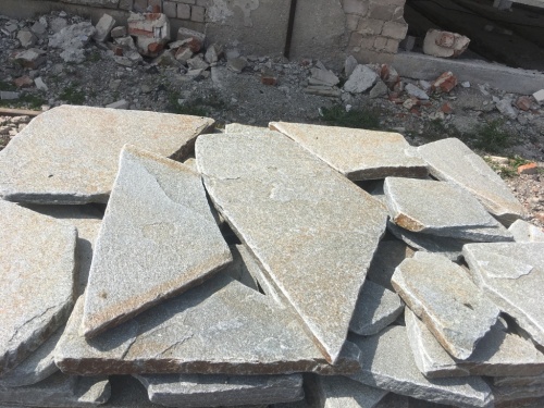 Златолит серебристый галтованный для лестниц купить в Обнинску